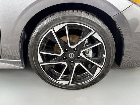 Used 2025 Nissan Sentra SR FWD image 32