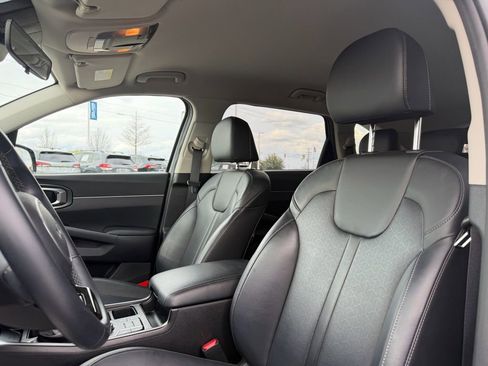 Used 2023 Kia Sorento S image 15