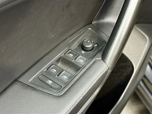 Used 2022 Volkswagen Tiguan S image 17