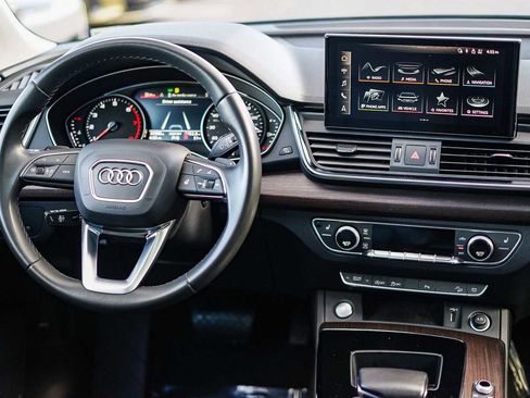 Used 2023 Audi Q5 Premium w/ Convenience Package image 13