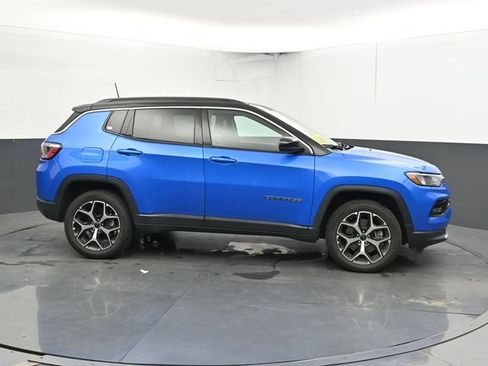 Used 2025 Jeep Compass Limited AWD/4WD image 4