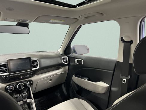 Used 2023 Hyundai Venue SEL w/ Cargo Package image 17