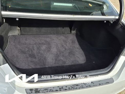 Used 2022 Toyota Camry SE w/ Convenience Package FWD image 9