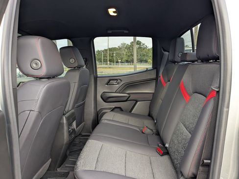 Used 2025 Chevrolet Colorado Z71 w/ Technology Package image 14