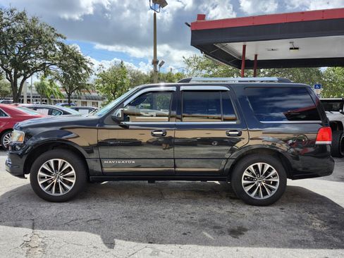 Used 2015 Lincoln Navigator 2WD image 2