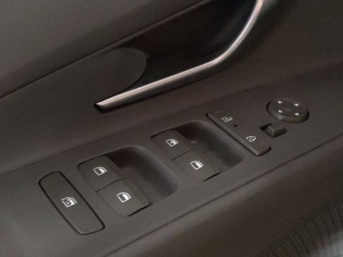 Used 2025 Hyundai Elantra SE image 27