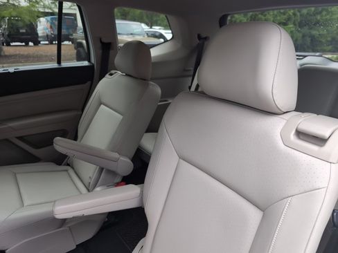 Used 2019 Volkswagen Atlas SE FWD image 18
