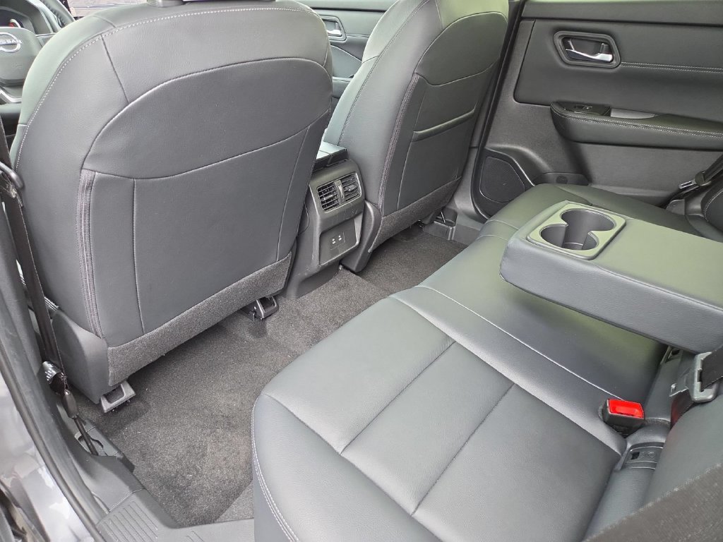 Used 2025 Nissan Rogue SL FWD image 24
