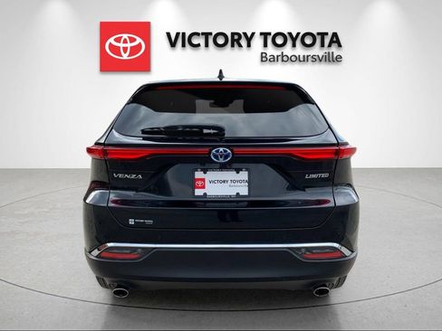 Used 2023 Toyota Venza Limited image 4