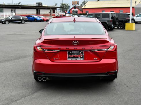 Used 2025 Toyota Camry SE image 7