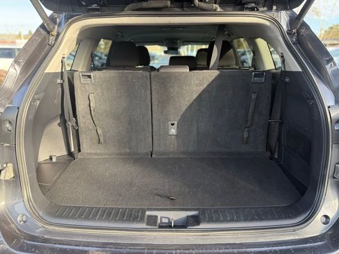 Used 2024 Toyota Highlander LE image 11