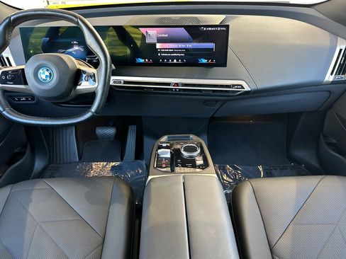 Used 2024 BMW iX xDrive50 w/ Premium Package AWD/4WD image 17