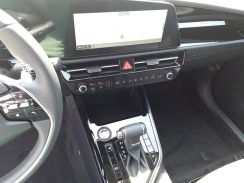 New 2025 Kia Niro EX Touring image 27
