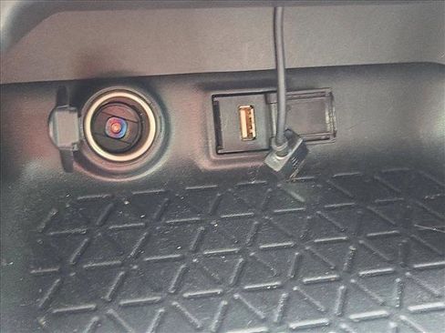 Used 2020 Toyota RAV4 XLE w/ Convenience Package image 15