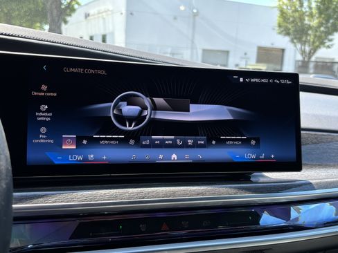 Certified 2023 BMW 740i RWD image 29