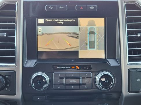 Used 2016 Ford F150 Platinum w/ Equipment Group 701A Luxury image 19