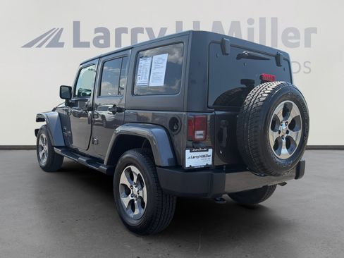 Used 2017 Jeep Wrangler Unlimited Sahara w/ Connectivity Group AWD/4WD image 3