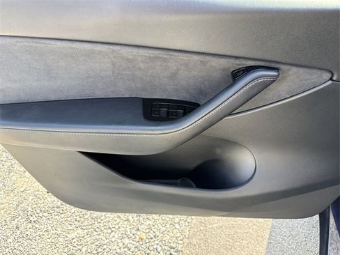 Used 2020 Tesla Model Y Long Range image 13