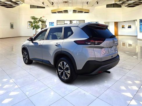 Used 2023 Nissan Rogue SV image 5