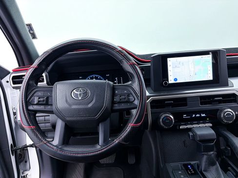 Used 2025 Toyota Tacoma SR5 AWD/4WD image 8