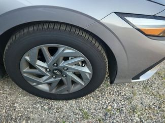Used 2024 Hyundai Elantra SEL FWD video 2