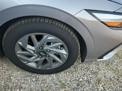 Used 2024 Hyundai Elantra SEL FWD image 2