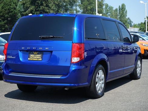 Used 2019 Dodge Grand Caravan SE w/ UConnect Hands-Free Group FWD image 5