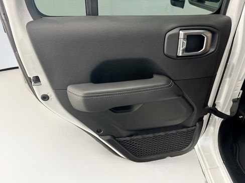 Used 2023 Jeep Wrangler Sahara image 27