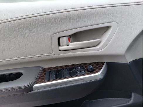 Used 2024 Toyota Sienna LE image 37