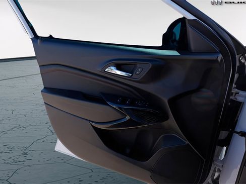 Certified 2025 Chevrolet Trax RS w/ Sunroof Package image 19