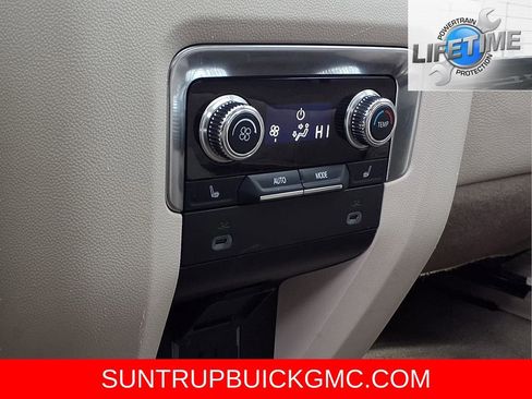 Used 2024 GMC Yukon Denali image 28