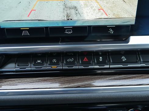 Used 2024 Chevrolet Silverado 1500 LT Trail Boss image 18