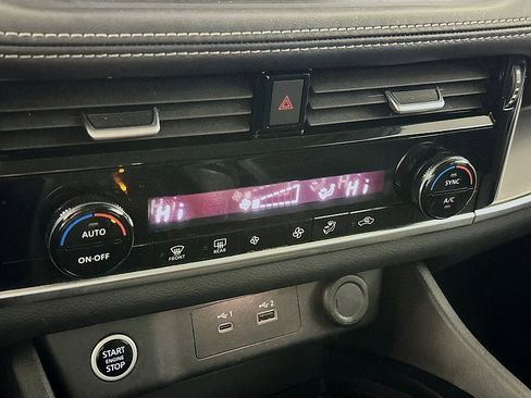 Used 2022 Nissan Rogue SV image 16