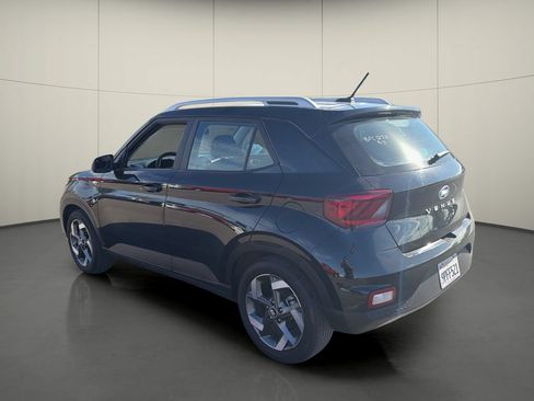 Used 2025 Hyundai Venue SEL FWD image 5