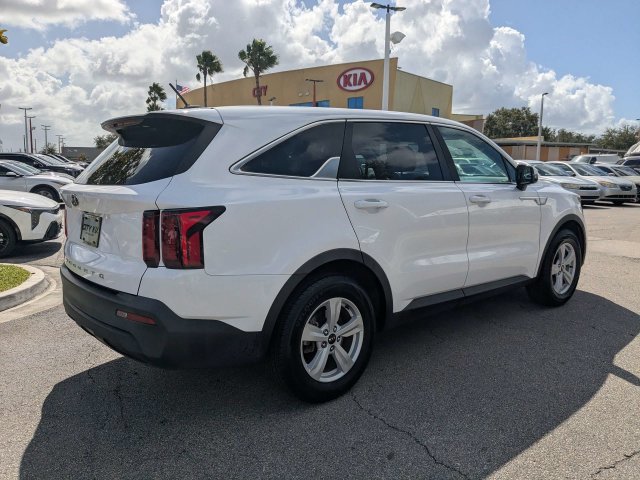 Certified 2021 Kia Sorento LX FWD image 7