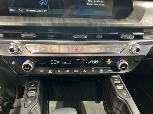 Certified 2025 Kia Telluride SX w/ SX Captain's Chair Package AWD/4WD image 19