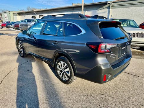 Used 2020 Subaru Outback Premium image 3