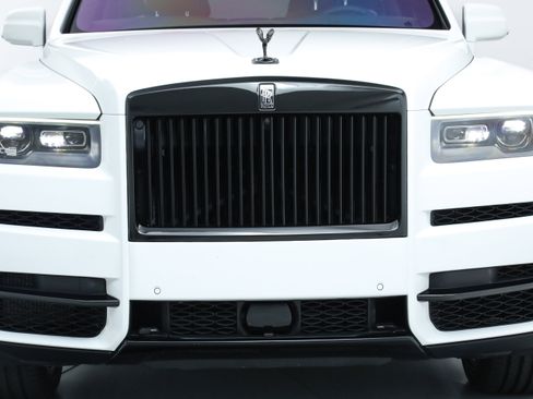 Used 2023 Rolls-Royce Cullinan Black Badge w/ Dark Exterior Package image 10