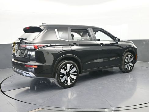 New 2026 Mitsubishi Outlander SE image 6