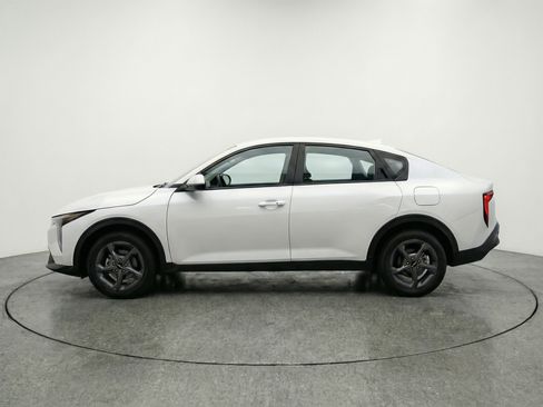 Used 2025 Kia K4 LXS FWD image 5