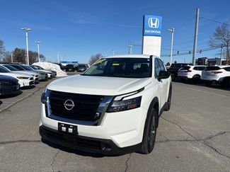 Used 2024 Nissan Pathfinder S video 1