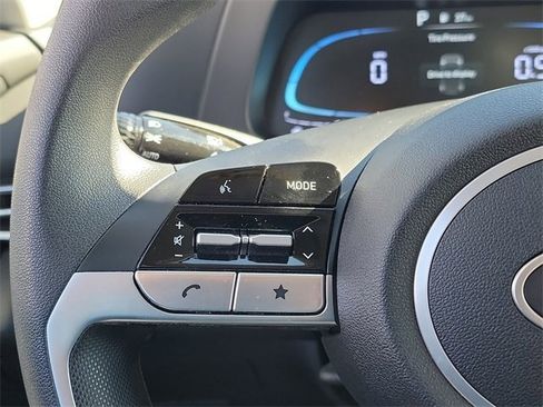 Certified 2025 Hyundai Elantra SE image 5