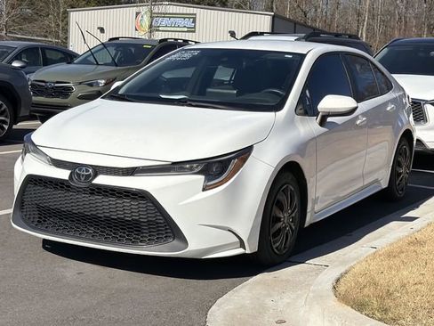 Used 2022 Toyota Corolla LE image 3