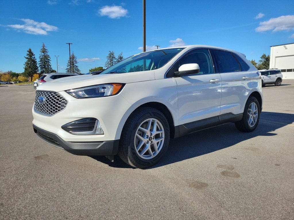 Used 2024 Ford Edge SEL w/ Convenience Package AWD/4WD image 2
