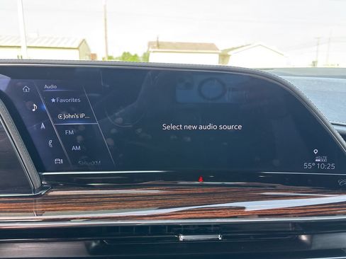 Used 2023 Cadillac Escalade Premium Luxury AWD/4WD image 23