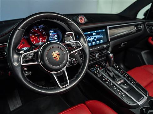 Used 2021 Porsche Macan Turbo AWD/4WD image 4