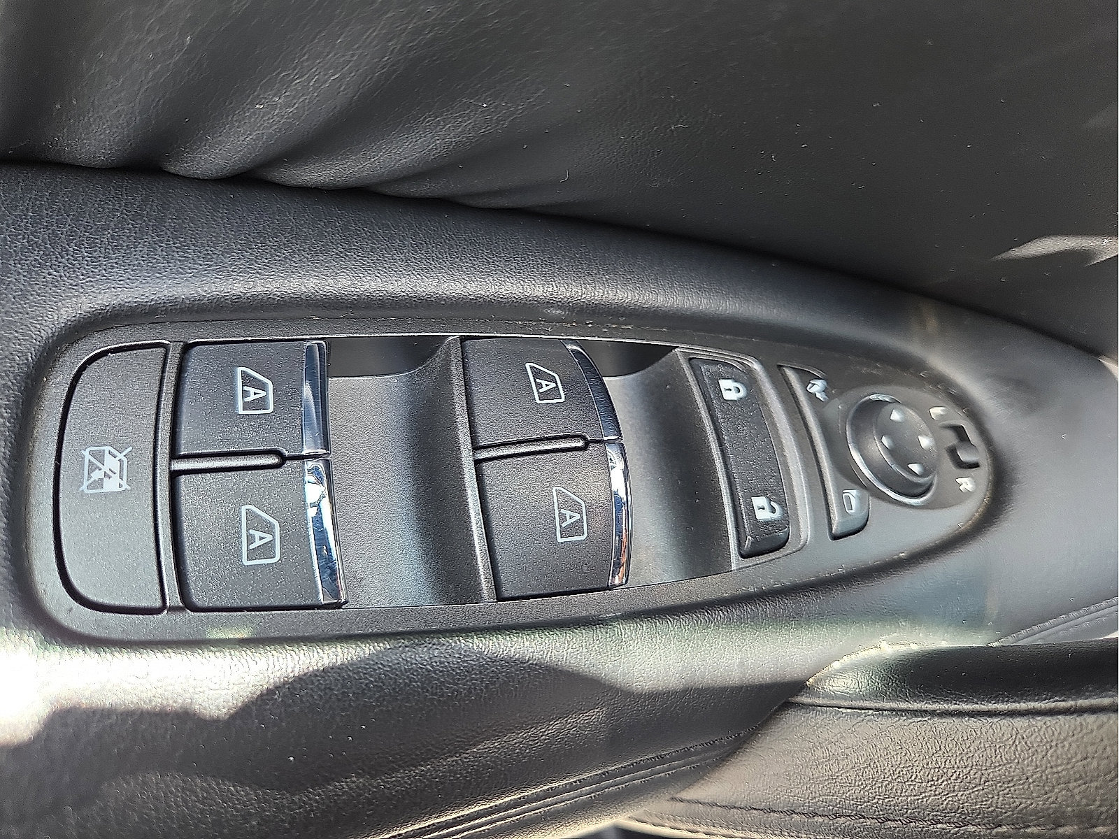 Used 2022 Nissan Armada SL w/ Captain's Chairs Package AWD/4WD image 16