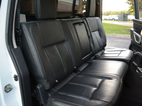 Used 2017 Nissan Titan SL image 15