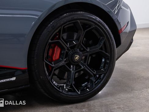 Used 2023 Lamborghini Huracan Tecnica RWD image 7