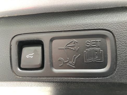 Used 2020 Ford Expedition XLT w/ Equipment Group 202A AWD/4WD image 26